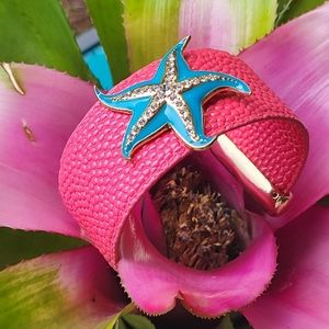 NWOT Absolutely Gorgeous 💙💘💙💘 Blue Resin 🌟 Starfish on BEAUTIFUL Cuff!